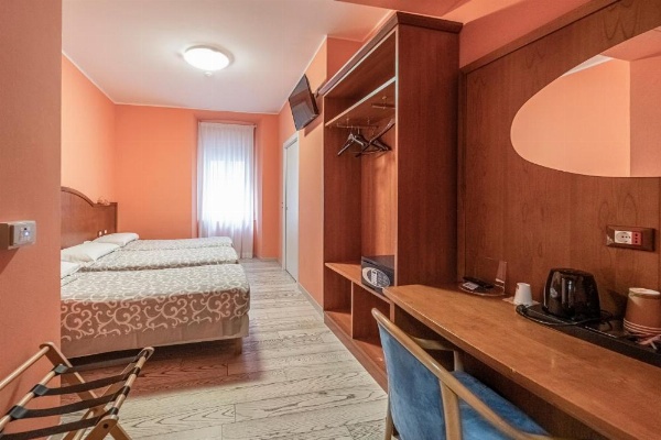 Hotel Italia image 8