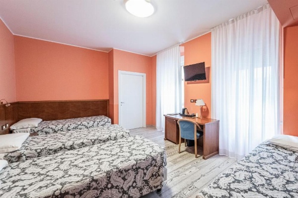 Hotel Italia image 9